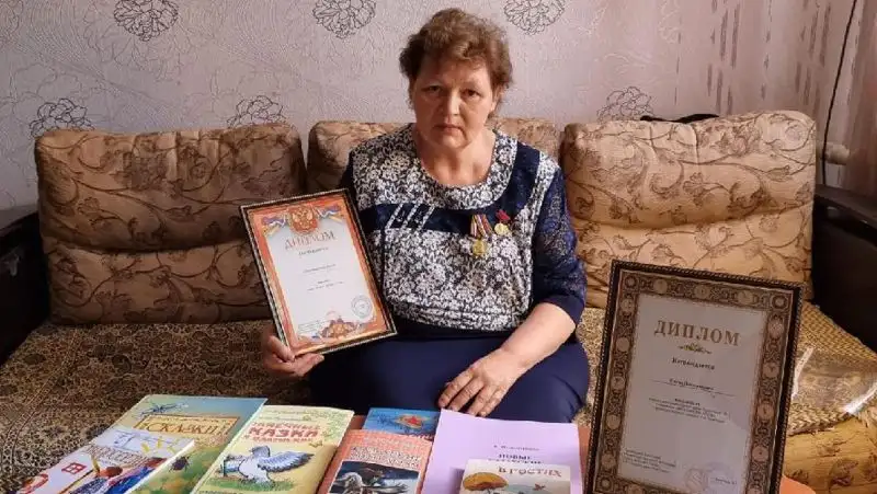 Жительница Караганды издает свои книги и дарит их воспитанникам детдомов