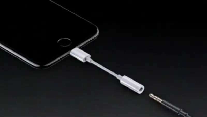 В комплекте новых iPhone не будет переходника с AUX