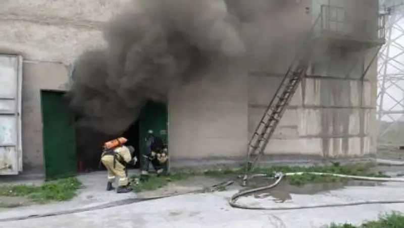 Пожар разгорелся на трансформаторной подстанции в Семее