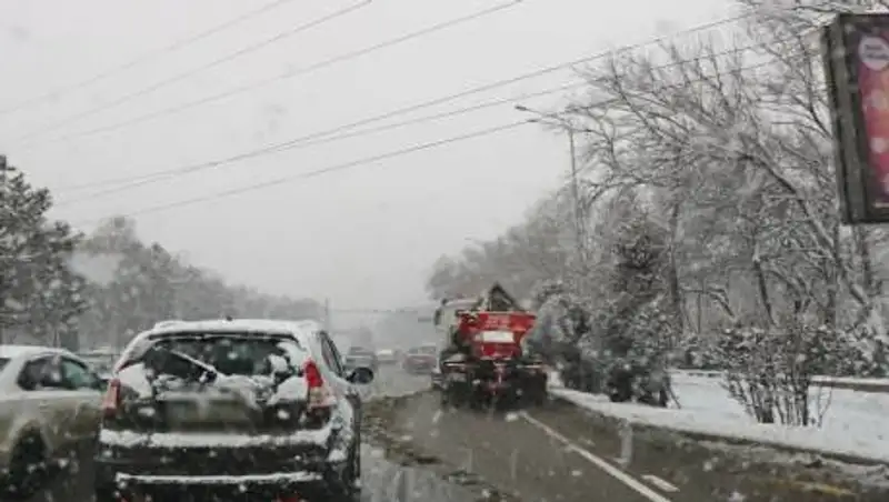Два авто слетели в залитый водой кювет в Экибастузе