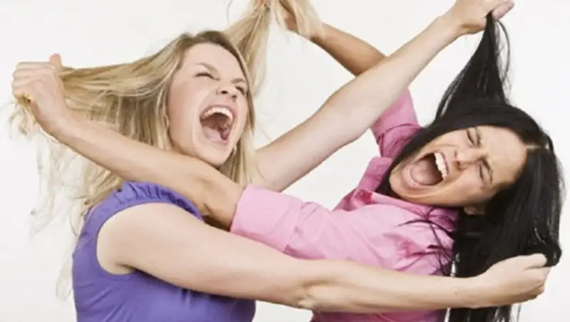 В Актау две девушки устроили драку в кафе на 8 марта