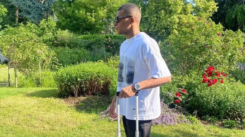 Килиан Мбаппе отказался от зарплаты в 700 млн евро