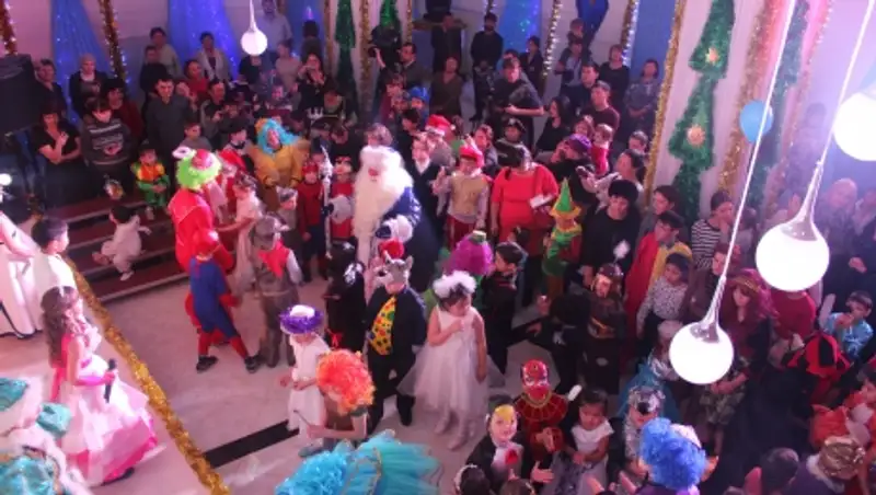 В ВКО новогодние подарки получили 150 детей с особыми возможностями