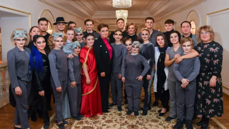 Дарига Назарбаева встретилась с юными артистами Театра особенных актеров