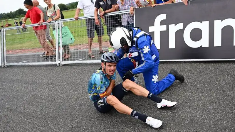 Велоспорт Падение Тур де Франс, фото - Новости Zakon.kz от 05.07.2023 12:45