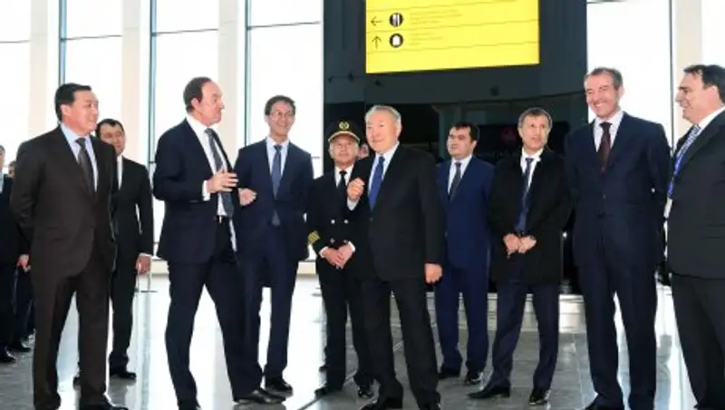 Нурсултан Назарбаев посетил новый терминал аэропорта Астаны