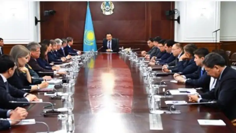 Сагинтаев поблагодарил членов правительства за работу