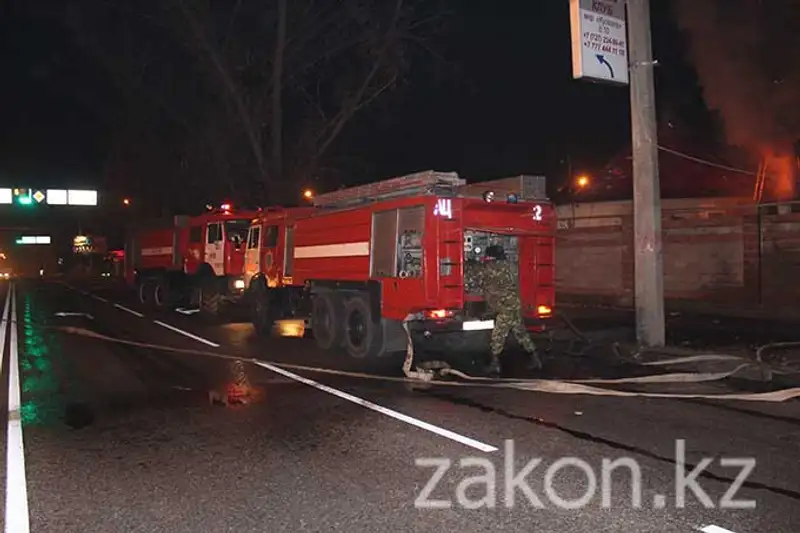 В Алматы сгорела сауна, располагавшаяся на территории частного дома (фото) В Алматы сгорела сауна, располагавшаяся на территории частного дома (фото), фото - Новости Zakon.kz от 29.11.2013 16:52
