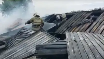 Семее, жилой дом, пожар, видео, фото - Новости Zakon.kz от 23.05.2022 17:03