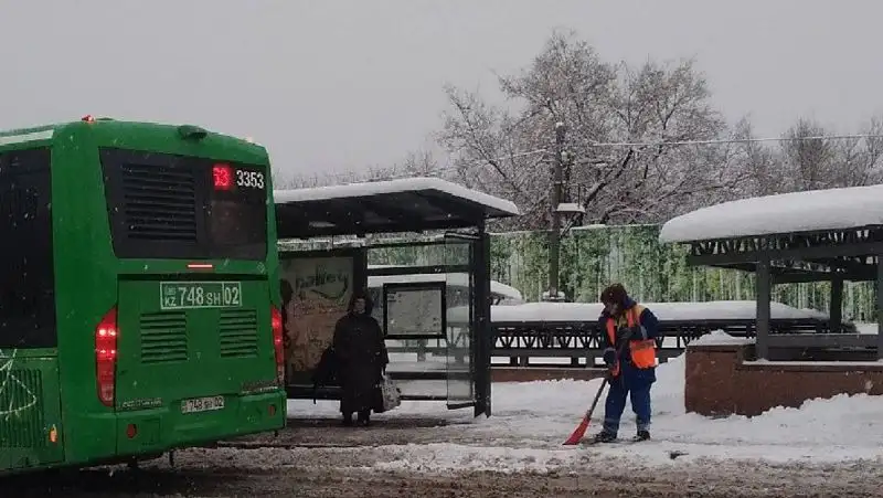 алматы, снег, уборка, фото - Новости Zakon.kz от 15.02.2022 09:19