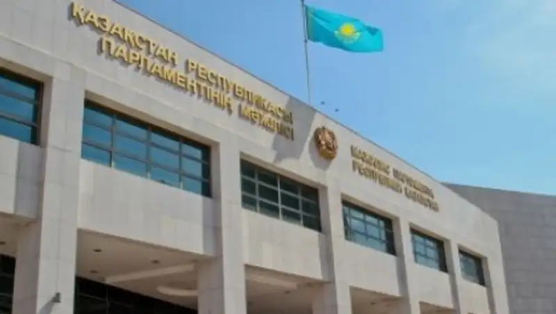М&#1241;жілісті&#1187; ал&#1171;аш&#1179;ы жалпы отырысында палата т&#1257;ра&#1171;асы сайланып, &#1199;кіметке сенім білдірілді