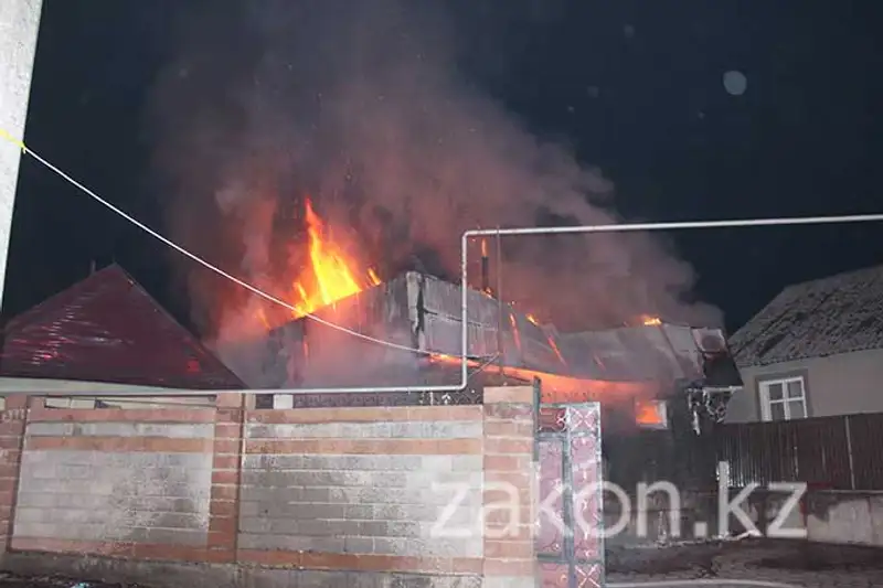 В Алматы сгорела сауна, располагавшаяся на территории частного дома (фото) В Алматы сгорела сауна, располагавшаяся на территории частного дома (фото), фото - Новости Zakon.kz от 29.11.2013 16:52