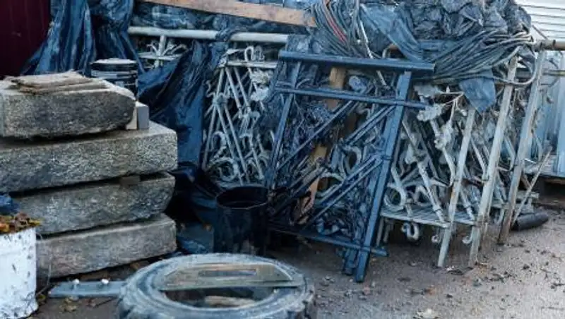 Кладбище в Семее разворовали вандалы