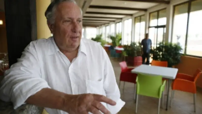 Фредерик Форсайт признался в сотрудничестве с британской разведкой