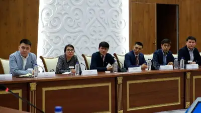 референдум, обсуждение, фото - Новости Zakon.kz от 16.05.2022 12:43