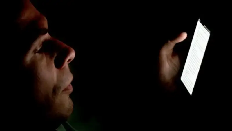 Мифы и реальные опасности чтения при плохом освещении