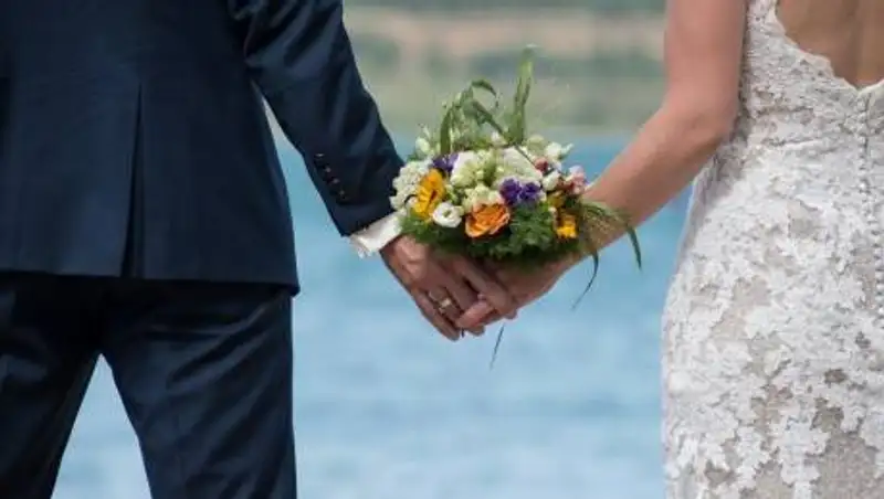 Женщины завели 19 мужей на двоих и заработали на этом миллионы