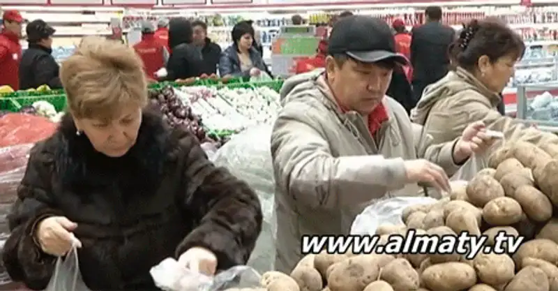 Почти 500 тонн испорченных продуктов сняли с прилавков Алматы