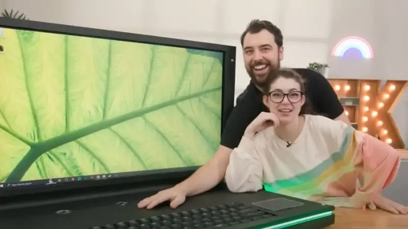 Блогеры сняли мастер-класс, как самим создать огромный ноутбук