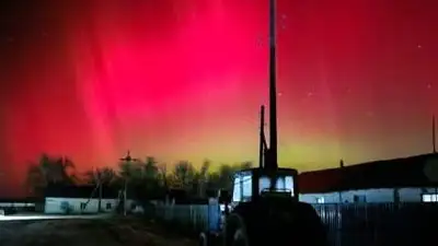 "Северное сияние": уникальное явление в небе наблюдают жители Казахстана, России, Беларуси