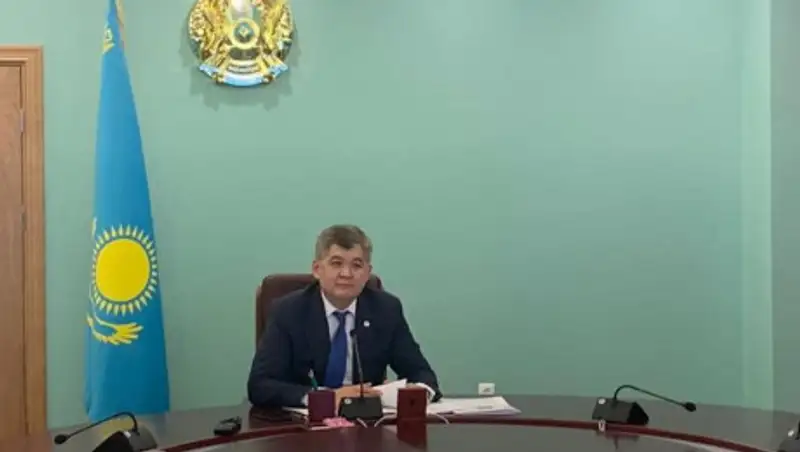 Биртанов поздравил медсестер и медбратьев с профессиональным праздником