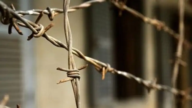 В ВКО сотрудники колонии-поселения выпускали на свободу опасного преступника