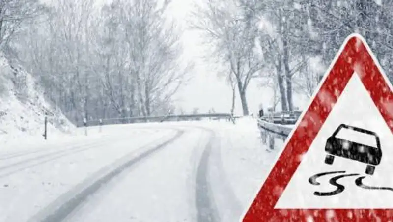 В ЗКО из-за непогоды ограничили движение на трассе до границы с Россией