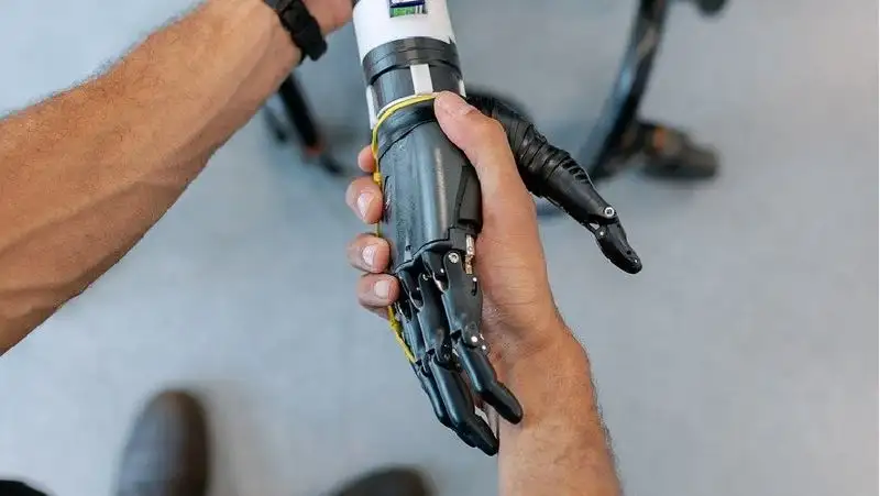 Ученые создали протез с искусственной кожей, способной к осязанию