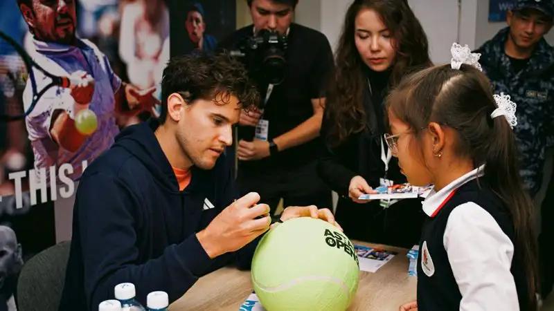 "Astana Open-2023": автограф-сессия Доминика Тима собрала большое количество болельщиков
