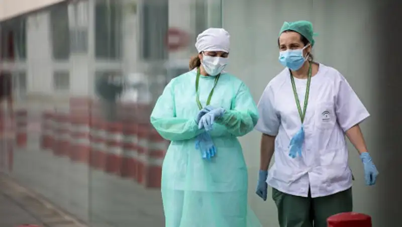 Ученые предупредили о риске заразиться коронавирусом от переболевших