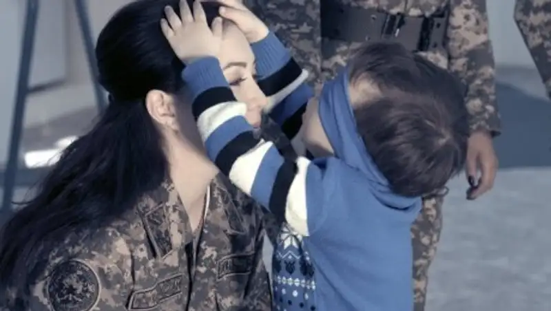 Дети военнослужащих нашли мам с закрытыми глазами