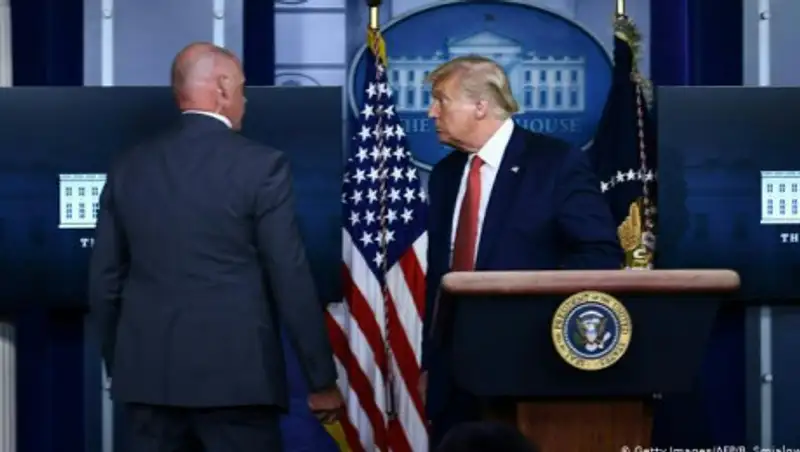 Из-за стрельбы у Белого дома Трамп прервал брифинг