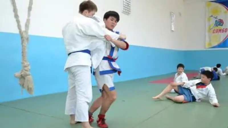 Дети до сих пор не пошли в бесплатные кружки и секции из-за чиновников - депутат