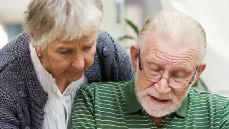 В очередях поликлиник с пенсионерами будут говорить психологи