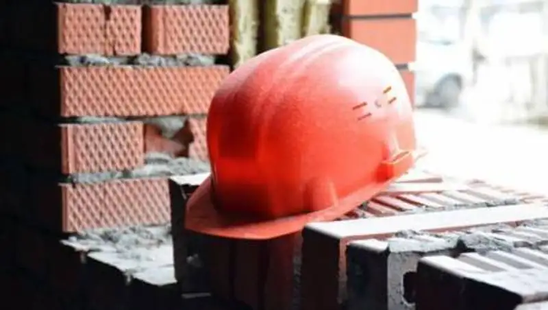 В Нур-Султане рабочий погиб на стройке, сорвавшись с 11-го этажа