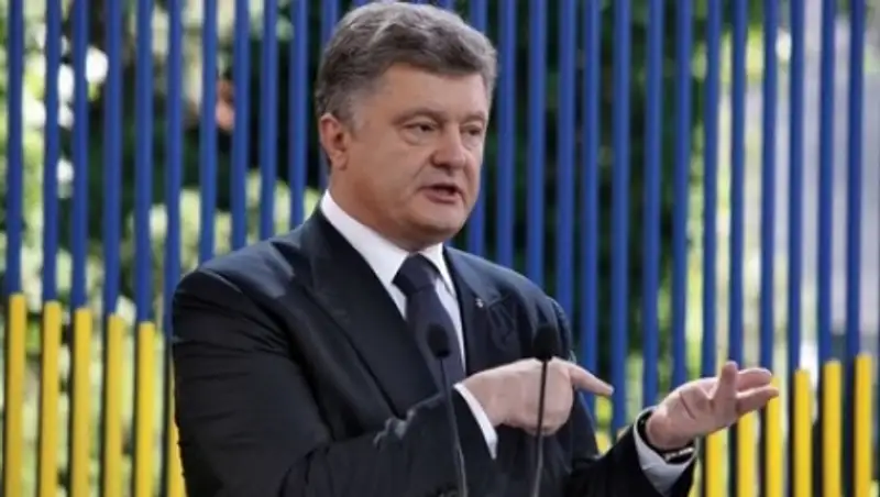 Порошенко обратился в суд из-за лишения Януковича звания президента