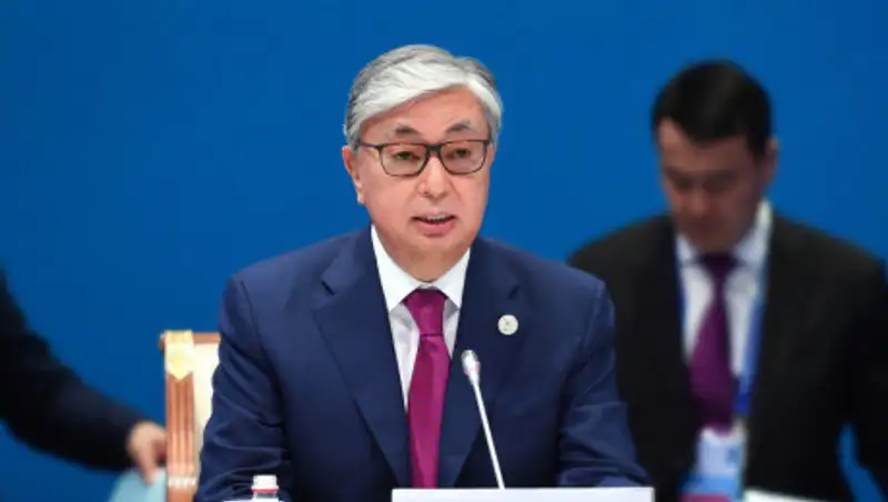 Токаев поздравил учителей с профессиональным праздником