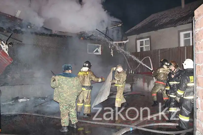 В Алматы сгорела сауна, располагавшаяся на территории частного дома (фото) В Алматы сгорела сауна, располагавшаяся на территории частного дома (фото), фото - Новости Zakon.kz от 29.11.2013 16:52