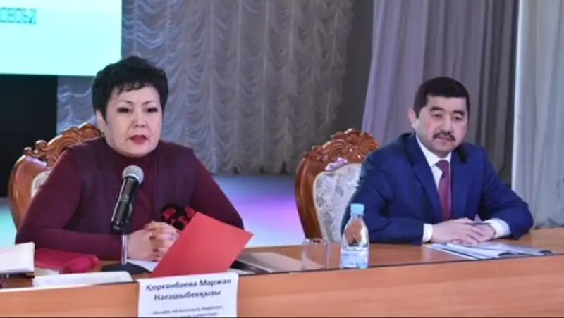 Актюбинским певцам запретят петь под фонограмму