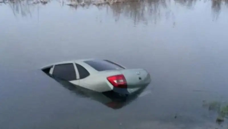 Шығыс Қазақстанда екі кісі көлікпен суға батып кетті 