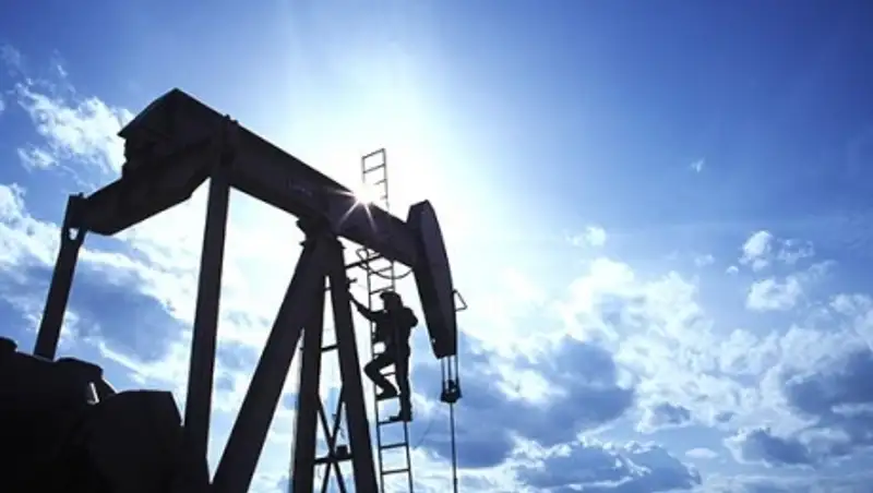 Нефть приблизилась к самому долгому падению с 1986 года