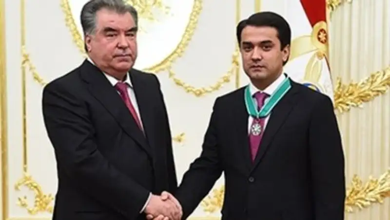 Президент Таджикистана наградил сына орденом