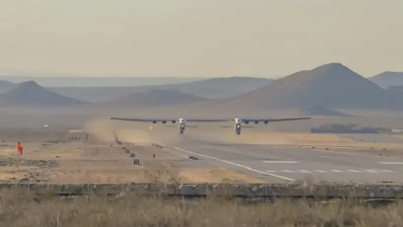 Самый длиннокрылый самолет совершил свой первый полет