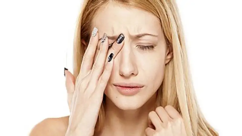 О какой болезни говорит подергивание века