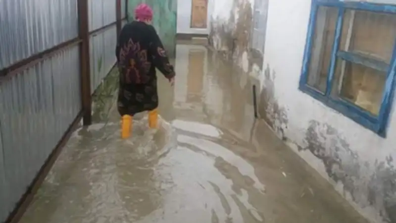 Жители Атырау требуют объявить в городе чрезвычайное положение