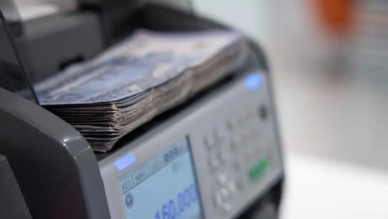 Доллар продают по 514 тенге в Казахстане