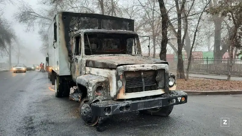 Сгоревший грузовик, фото - Новости Zakon.kz от 05.01.2022 14:32
