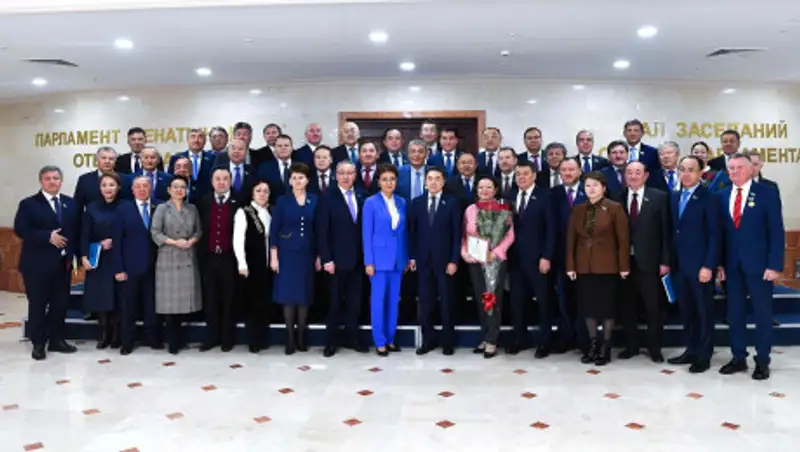 Дарига Назарбаева вручила госнаграды депутатам и сотрудникам Аппарата Сената