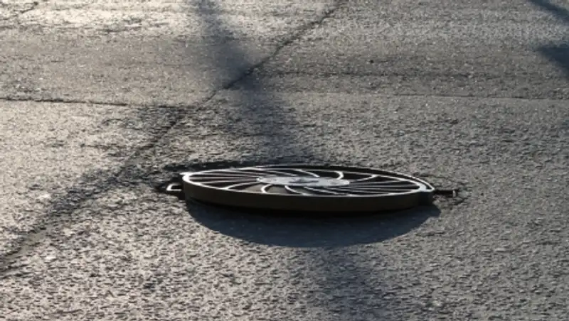 В Шымкенте 50-летняя женщина провалилась в колодец