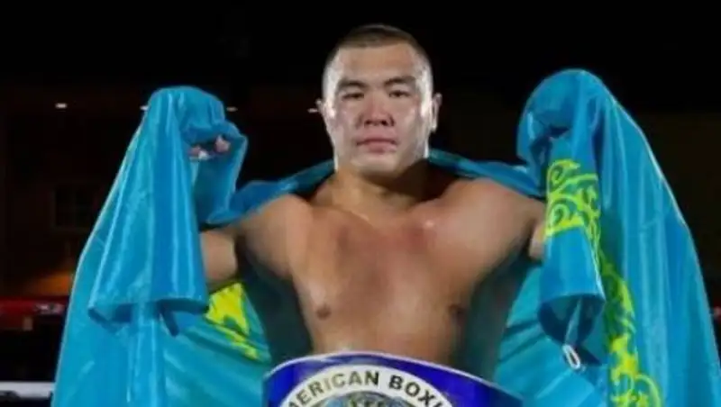 Казахстанский тяжеловес выиграл титульный бой в США